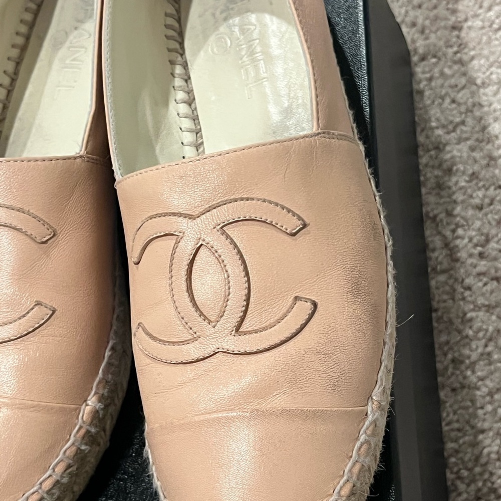 Chanel Tan Espadrilles Classic Style - Picture 14 of 16
